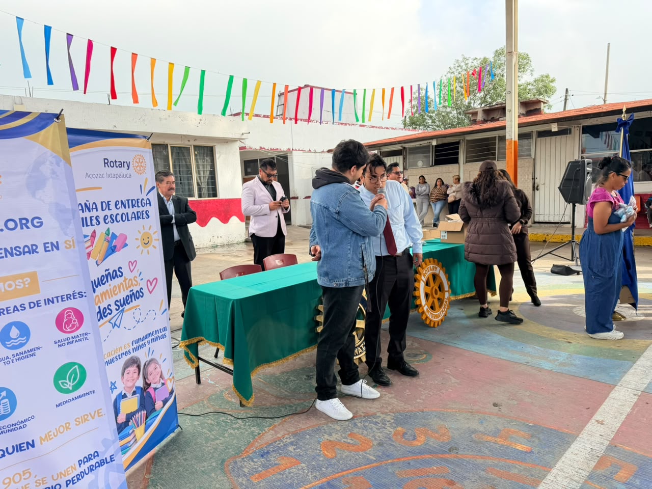 Donativo de útiles escolares
